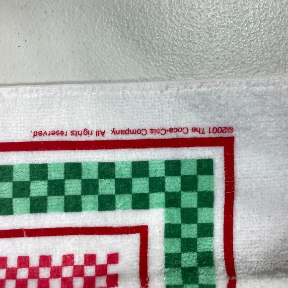 COCA COLA Matching Kitchen Towel (15" x 25") and Oven Mitt Delicious Refreshing - Picture 7 of 10